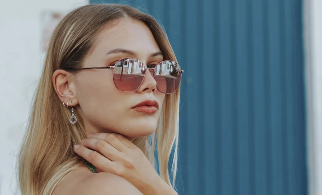 Belleza con Gafas de Sol